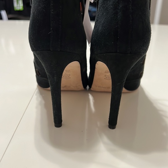 New Via Spiga Cage Black Suede Heels Size 8.5 - Picture 11 of 15